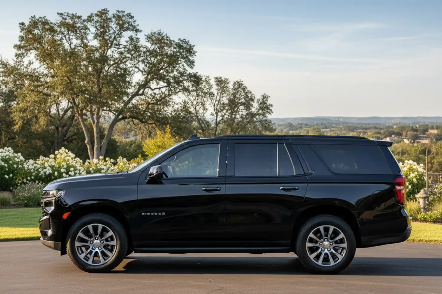 CHEVROLET SUBURBAN SUV 2